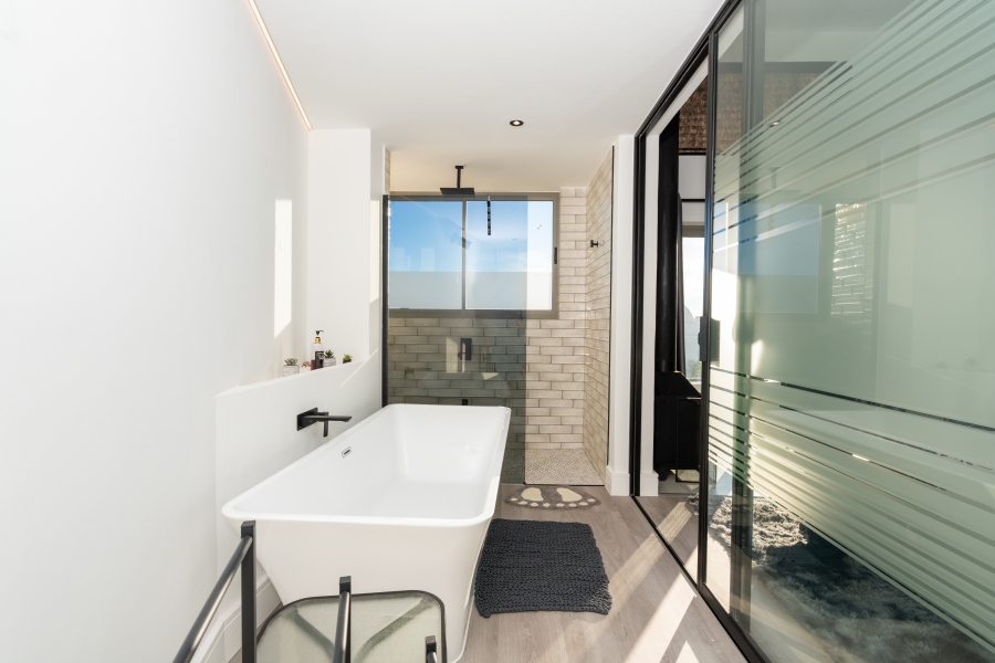 5 Bedroom Property for Sale in Paradise Beach Western Cape